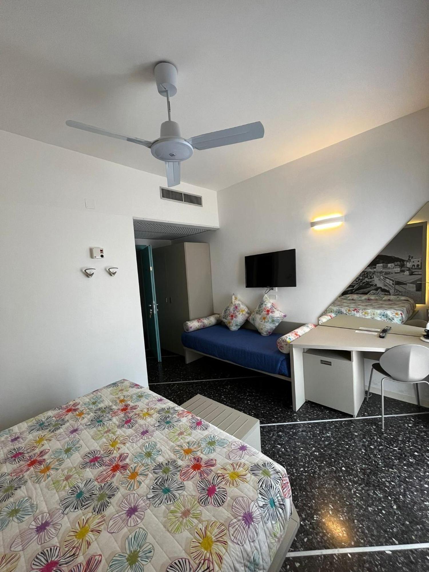 Hotel Al Capo Varigotti Exterior photo